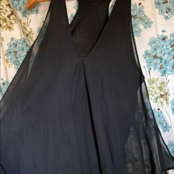 Converse flowy Black Sleeveless Top - Picture 2 of 8